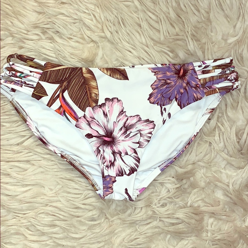 O’NEILL women’s Size:Small bathing suit bottoms💟